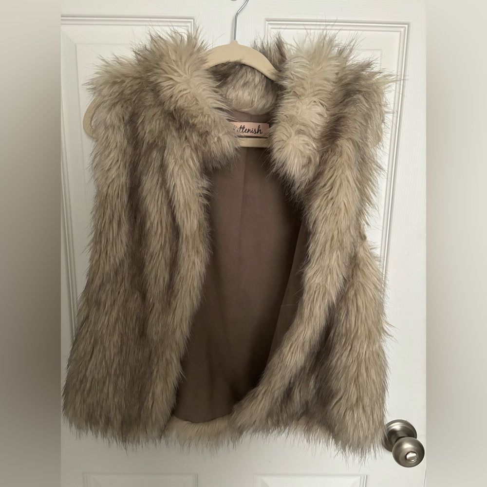 Kittenish faux fur vest